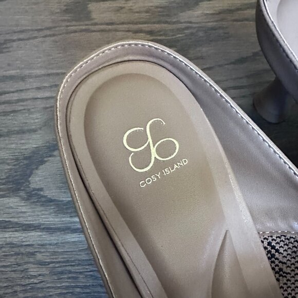 NWT Cosy Island Heels - Picture 2 of 6